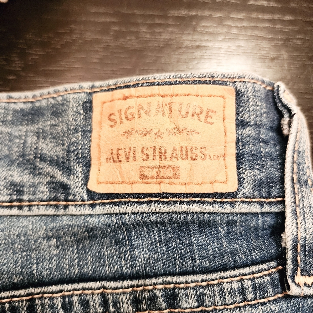 Levi Strauss Denim Mid-Rise Bermuda Shorts Boat Coastal Casual Classic Sz 12 EUC - Picture 10 of 14